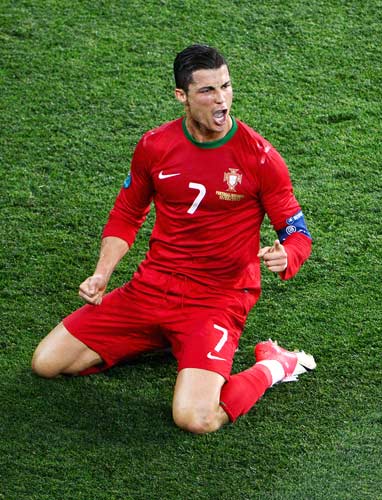 里贝里儿子赛义夫身穿阿尔及利亚球衣自拍，引起热议（里贝里之子赛义夫晒阿尔及利亚球衣自拍，引发热议）