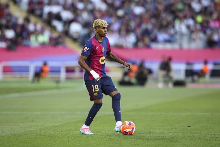 拼尽全力！景菡一12中9拿到24分6板5助 罚球7中5（状态爆棚！景菡一12投9中砍24分6板5助，罚球7罚5中）