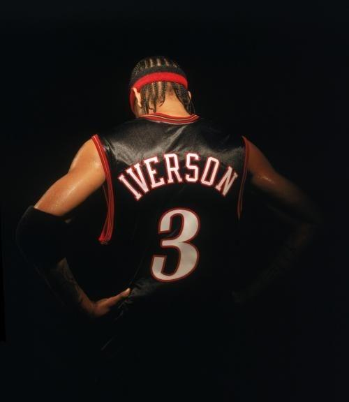 “苏超”冠军的排面，泰州市委书记和市长更衣室祝贺泰州夺冠（泰州问鼎苏超，市委书记、市长走进更衣室致贺）