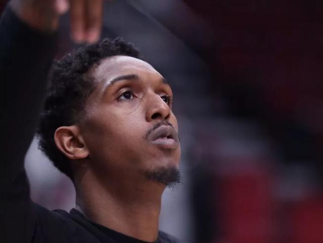 中外选手同台竞技！内蒙古国际大众短道速滑公开赛鸣枪（内蒙古国际大众短道速滑公开赛开幕！中外冰上健儿同场角逐）