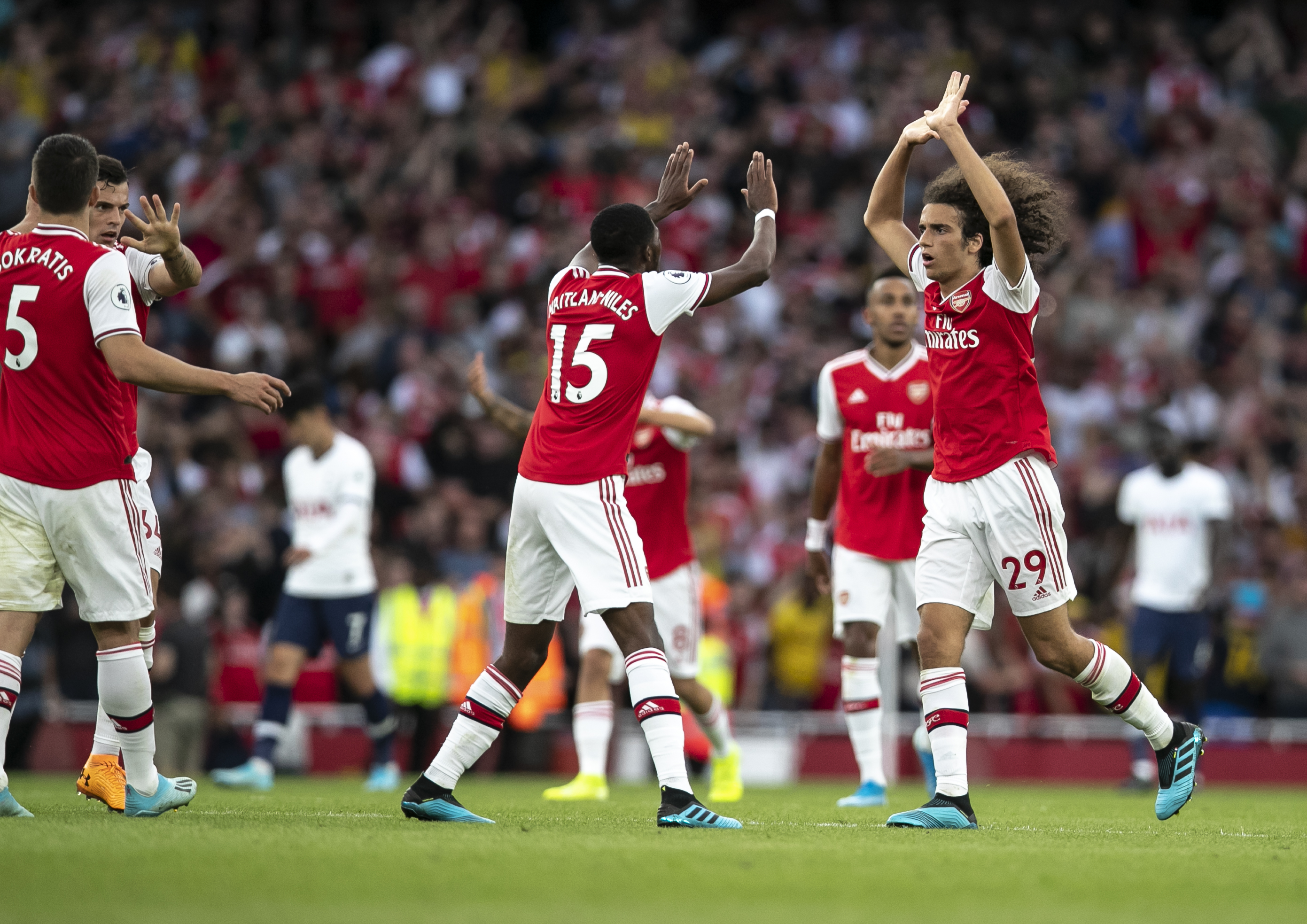 海港亚冠赛前Vlog：吉祥物伊戈已量产；林皇再度作客上海滩（海港亚冠赛前Vlog：伊戈量产上线，林皇再临上海滩）