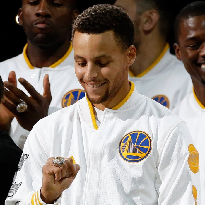 可怜的状元！球队不培养，国家队不重视，才20岁，场均仅11+3+1！（20岁状元的尴尬：球队不重用、国家队不青睐，场均仅11分3板1助）