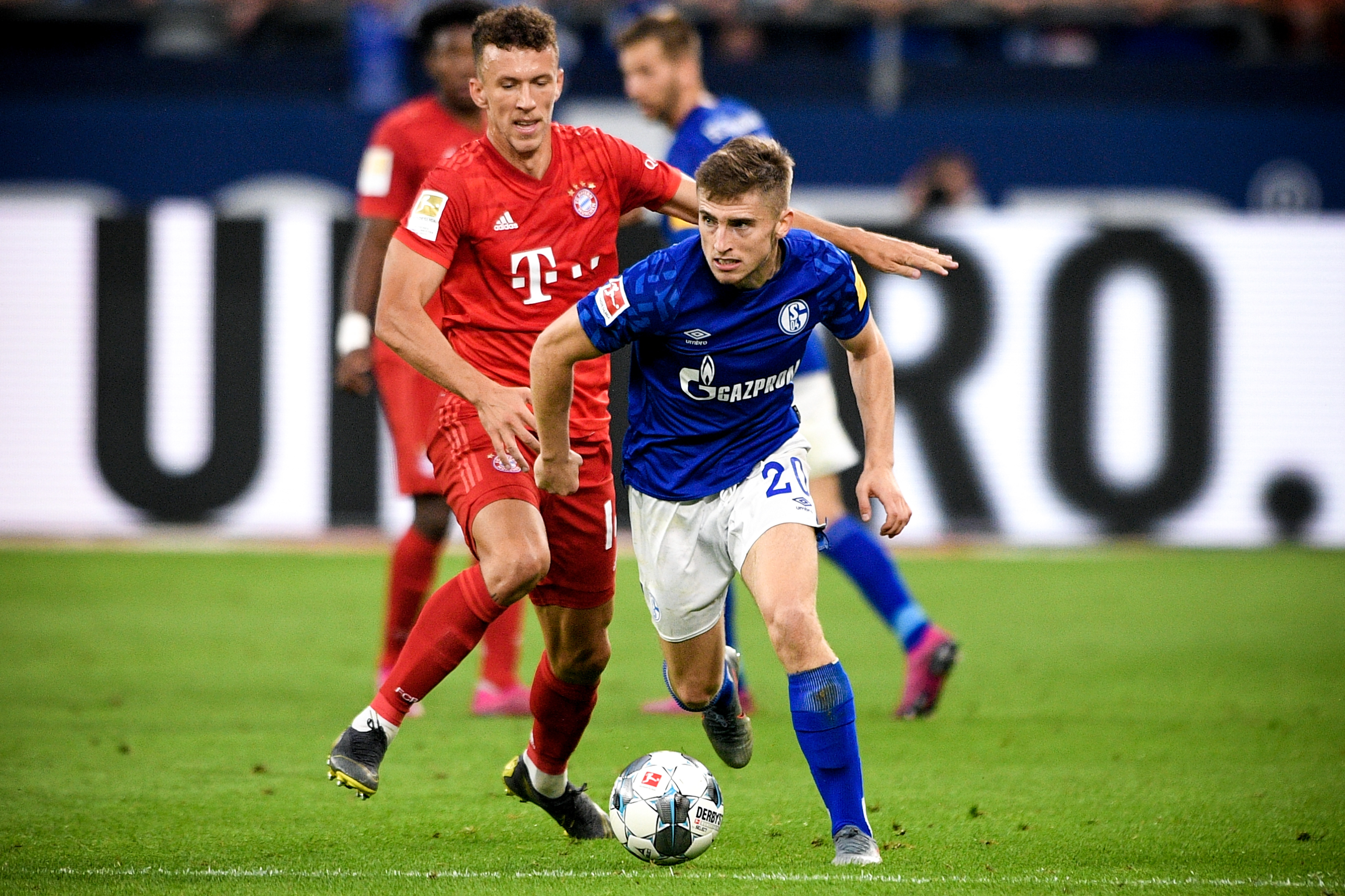 麦迪逊被担架抬出球场，弗兰克：看起来是重伤，这很残酷（麦迪逊担架离场，弗兰克：恐为重伤，太残酷）