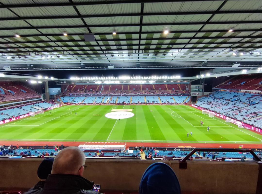 33岁孙兴慜自宣离队，10年热刺生涯收获英超金靴+欧联杯冠军（33岁孙兴慜官宣告别热刺：十年征程斩获英超金靴与欧联杯冠军）