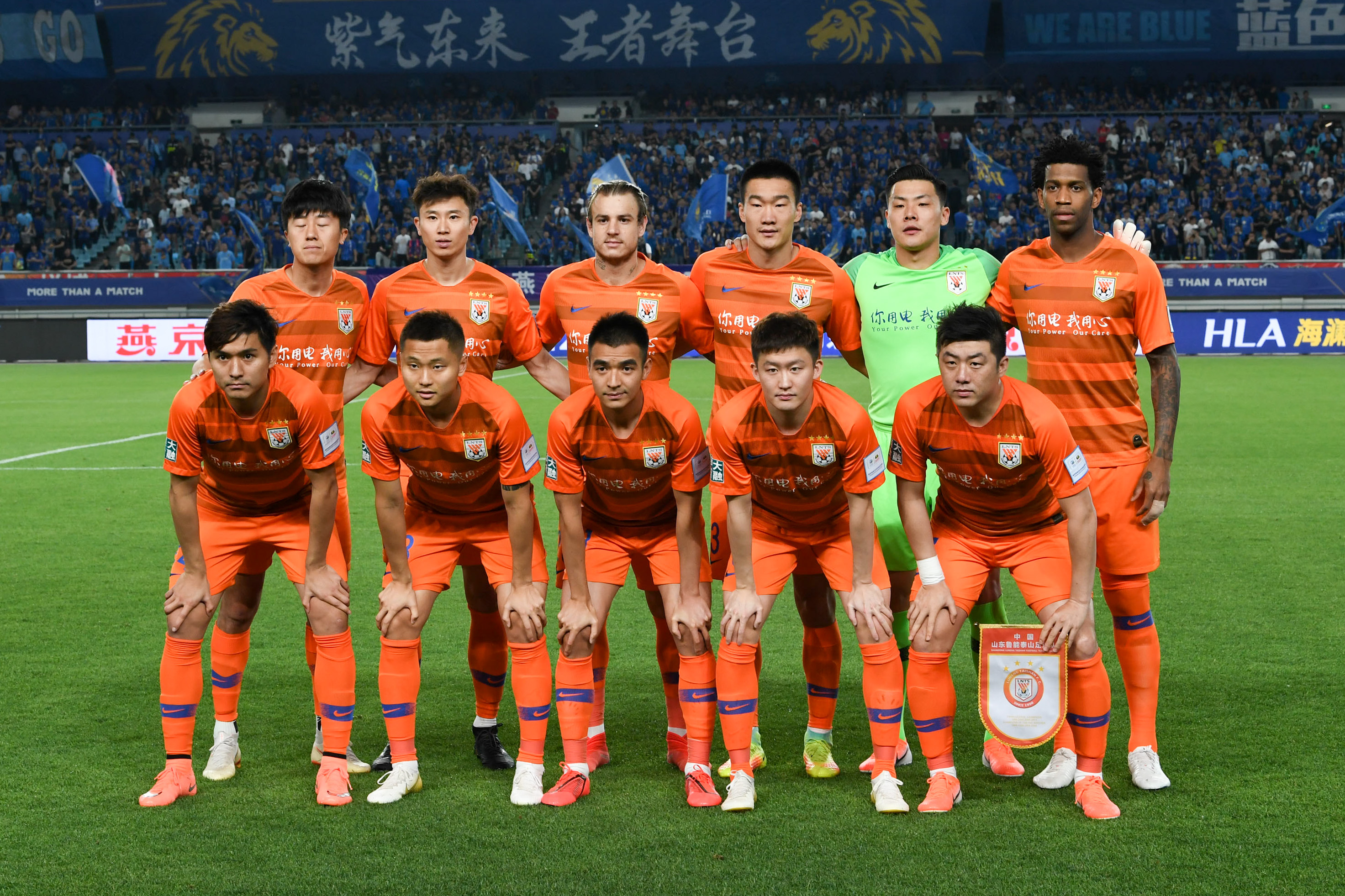 官方：26岁的前比利时国脚、国米旧将范赫斯登退役（官宣：26岁比利时前国脚、国米旧将范赫斯登正式退役）