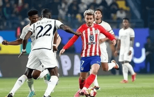 恩昆库转战意甲后表现低迷，转会费3700万欧元成“水漂”，难复巅峰状态。（恩昆库转投意甲后状态不振，3700万欧投入成空，巅峰难再现）